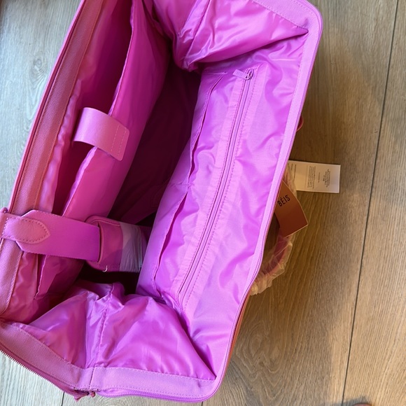 NWT Beis Berry Weekender Bag.  Limited Edition Color - Sold Out! - Picture 2 of 2
